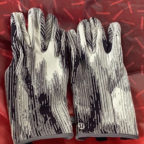 Lululemon gloves - Picture 5 of 6